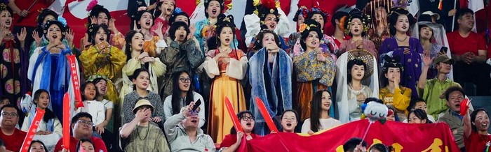 潜江赛场内外皆精彩：来看一场球，爱上一座城|楚超|体育场|潜江中学体育场|足球联赛|揭幕战_新浪体育_新浪新闻